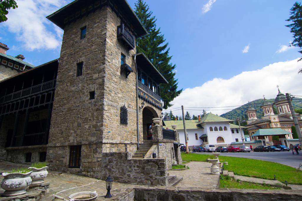 Готель Casa Cu Farfurii Сіная Екстер'єр фото